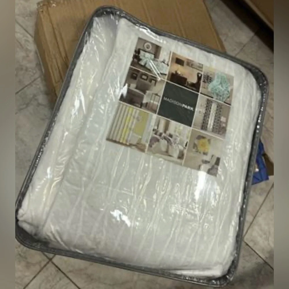 Madison Park Kate White Cotton Seersucker Duvet Cover Set Queen - Picture 6 of 7